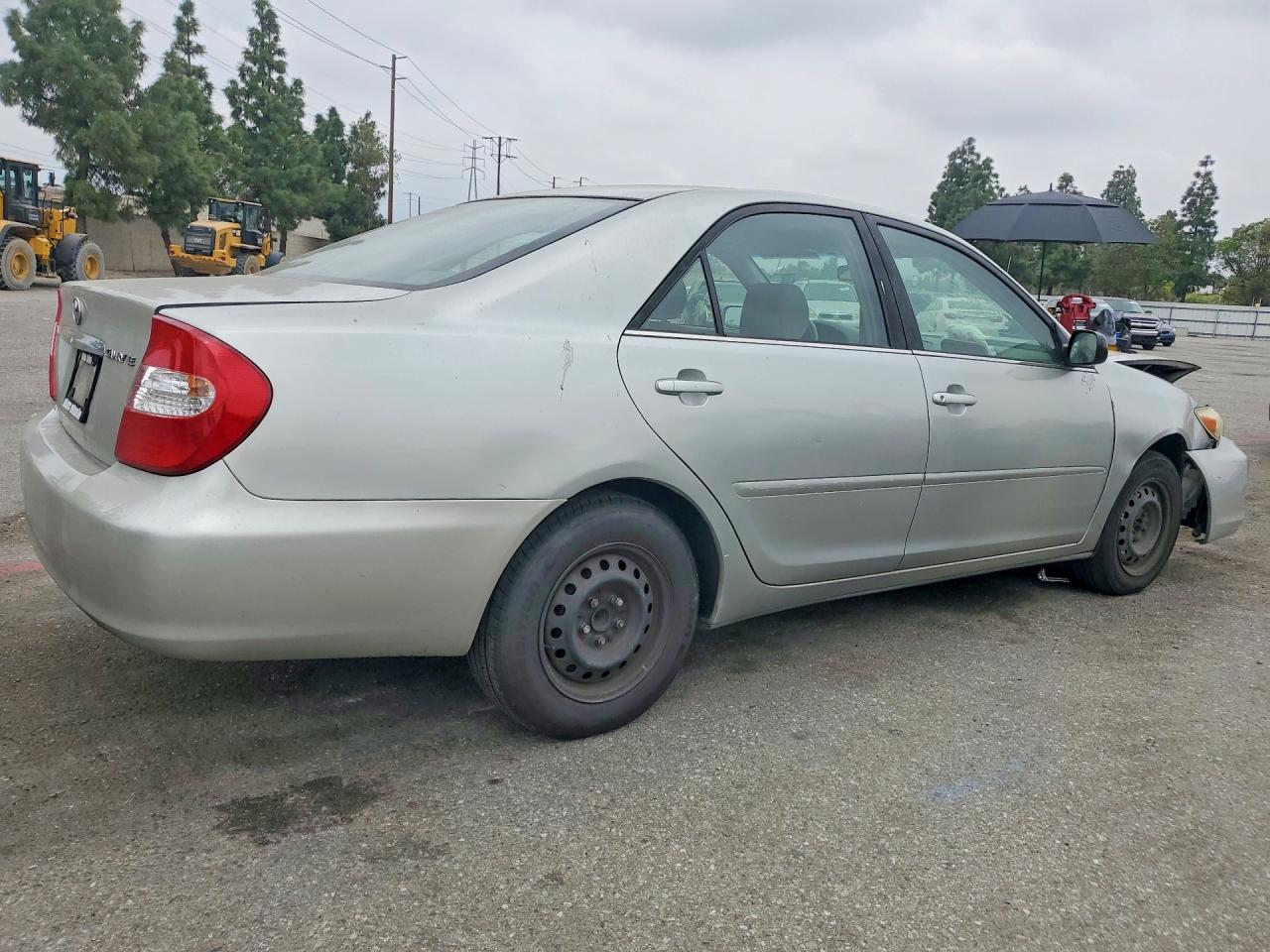 2002 TOYOTA CAMRY LE photo 7