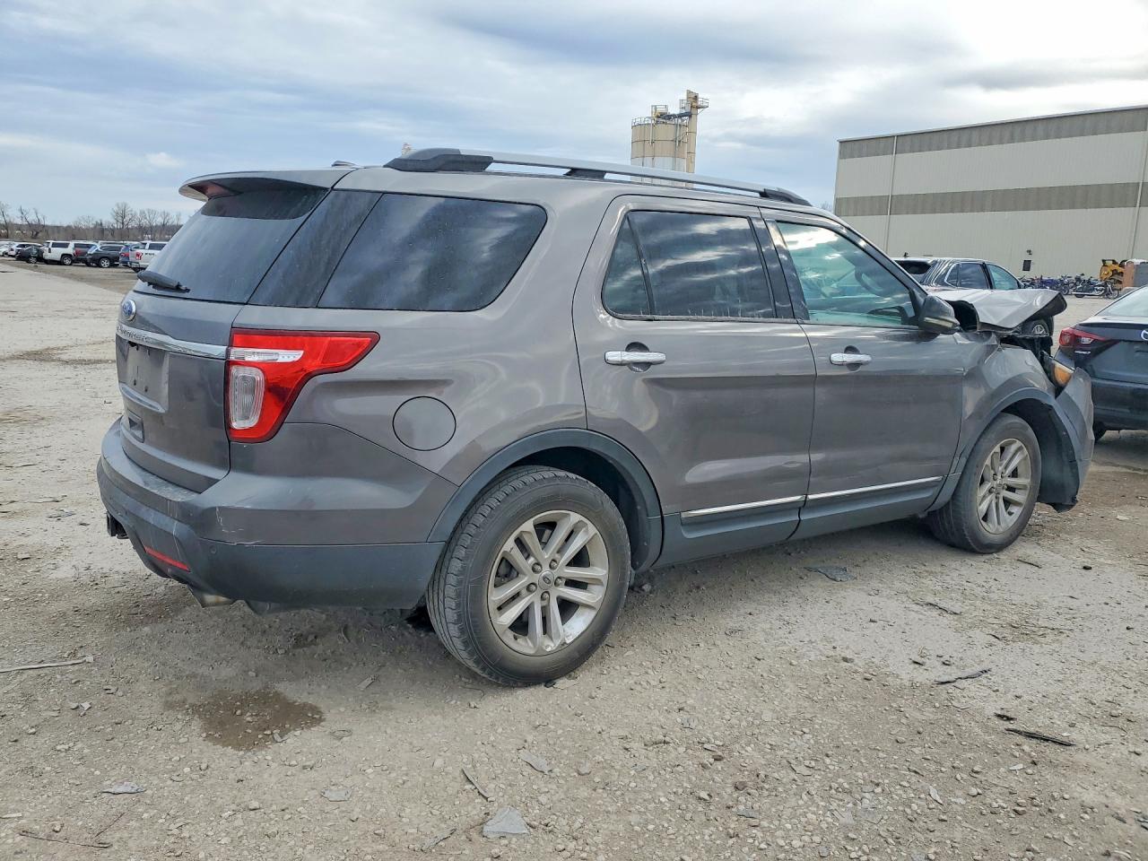 2011 FORD EXPLORER XLT photo 7