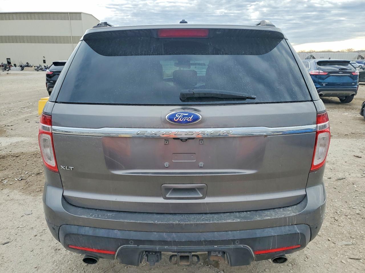 2011 FORD EXPLORER XLT photo 16