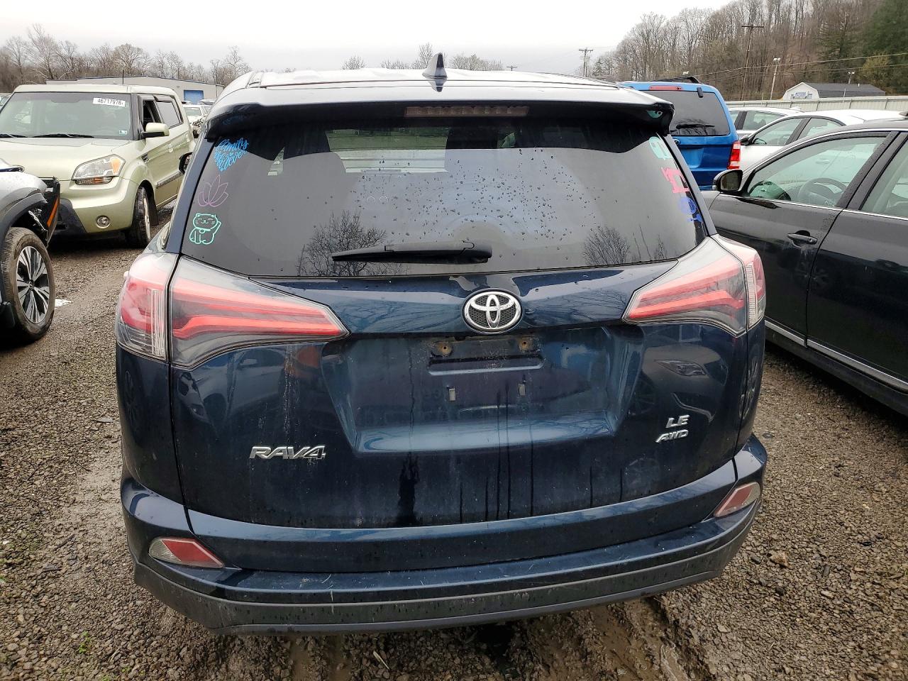 2018 TOYOTA RAV4 LE photo 11