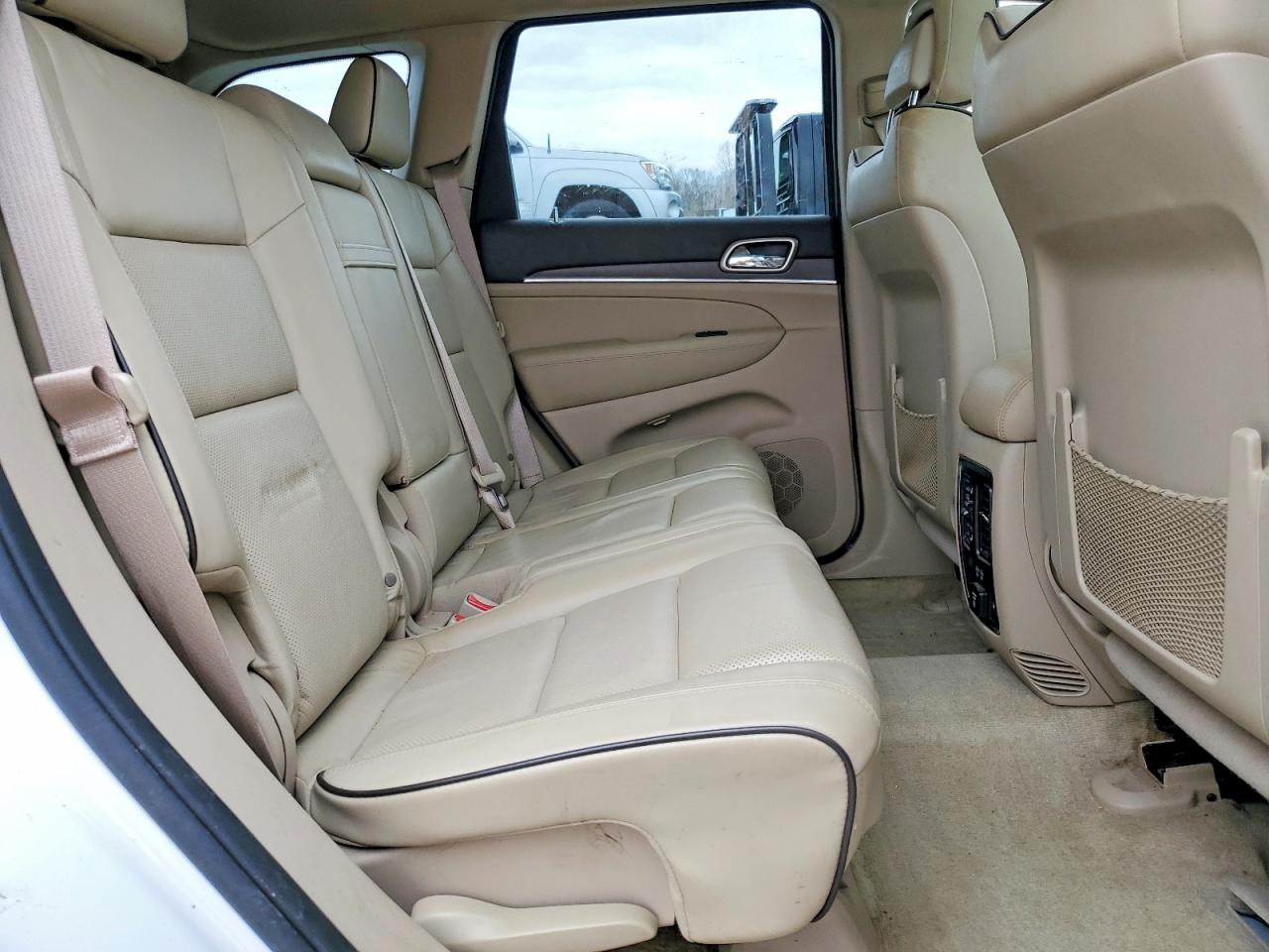 2015 JEEP GRAND CHEROKEE OVERLAND photo 11