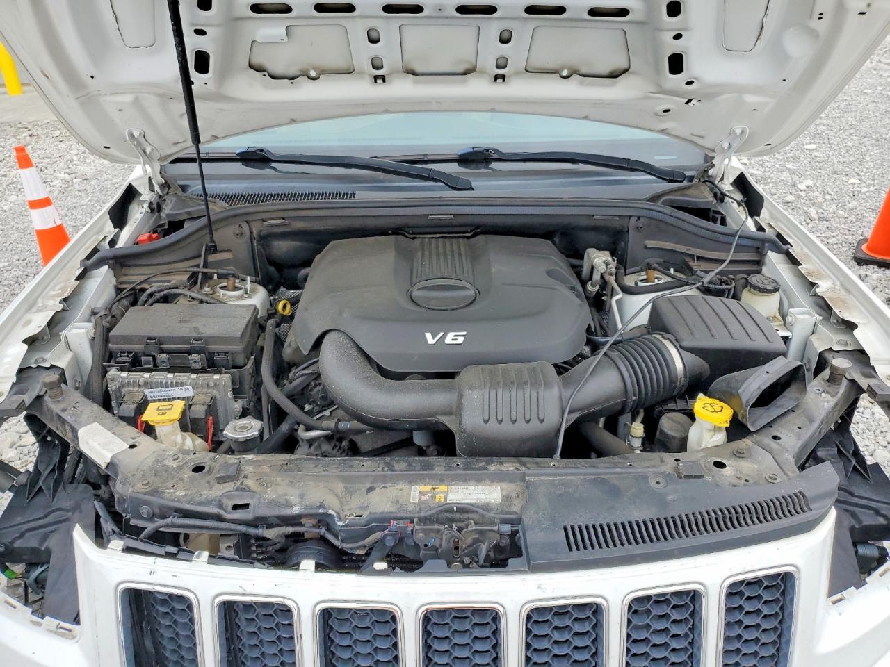 2015 JEEP GRAND CHEROKEE OVERLAND photo 12