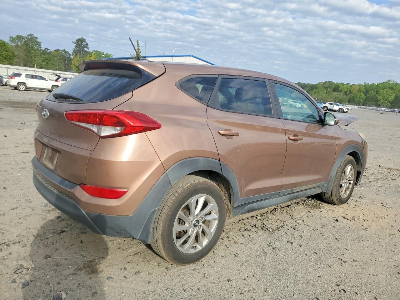 2017 HYUNDAI TUCSON SE photo 5