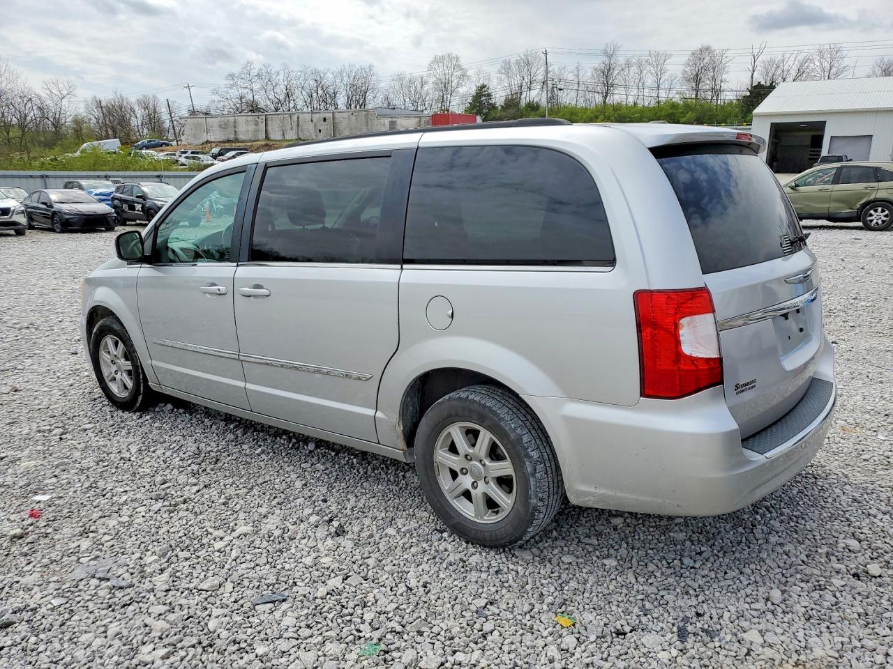 2012 CHRYSLER TOWN & COUNTRY TOURING photo 4