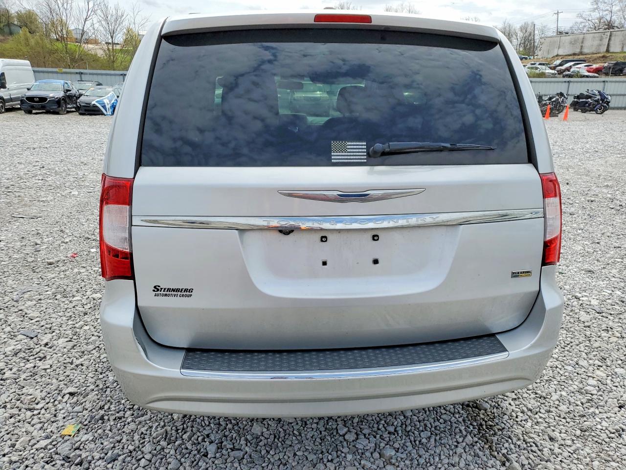 2012 CHRYSLER TOWN & COUNTRY TOURING photo 16