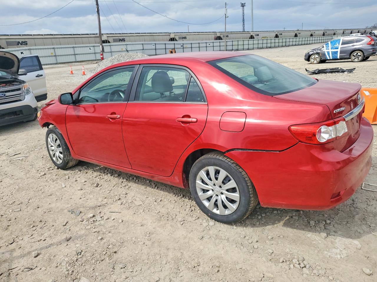 2013 TOYOTA COROLLA LE photo 3