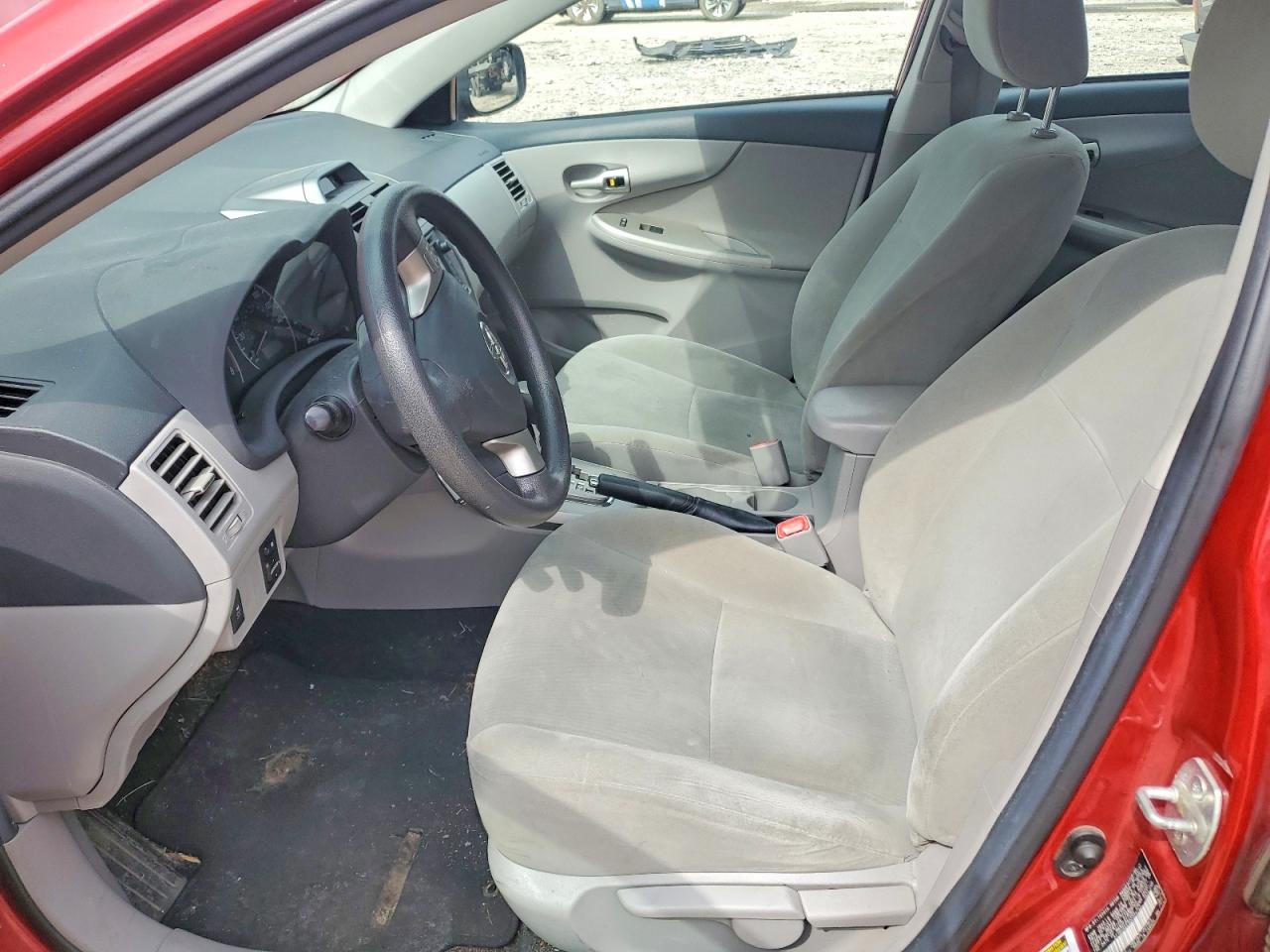 2013 TOYOTA COROLLA LE photo 13