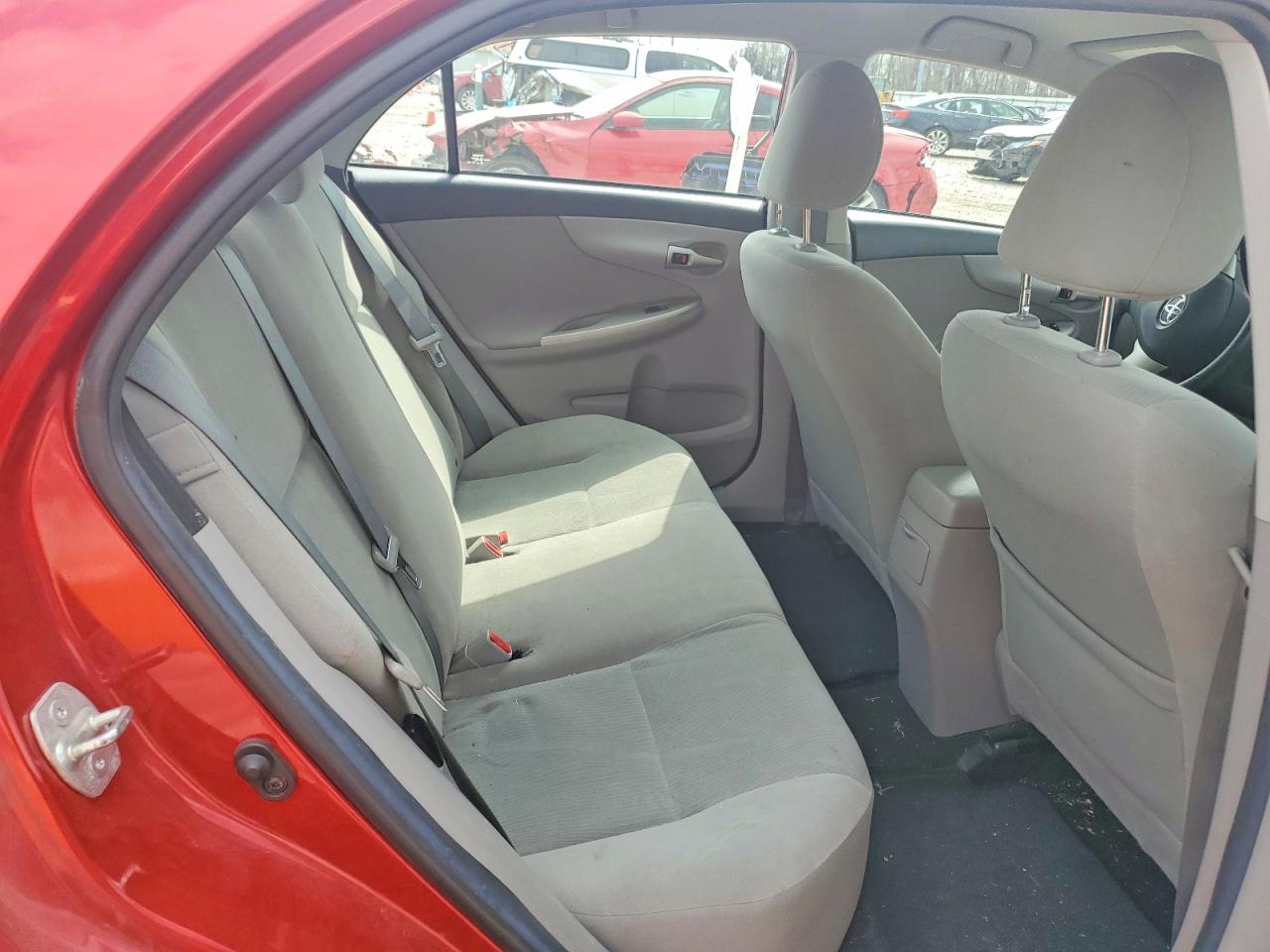 2013 TOYOTA COROLLA LE photo 19