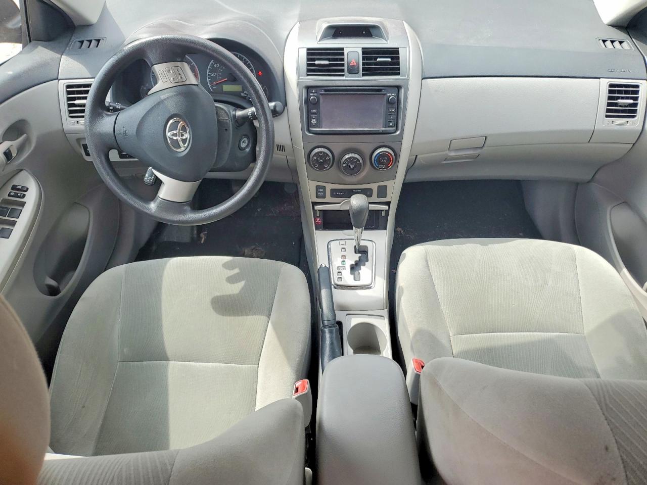 2013 TOYOTA COROLLA LE photo 15