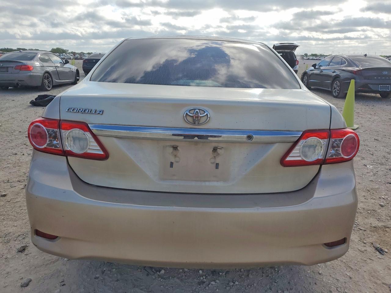 2011 TOYOTA COROLLA BASE photo 6