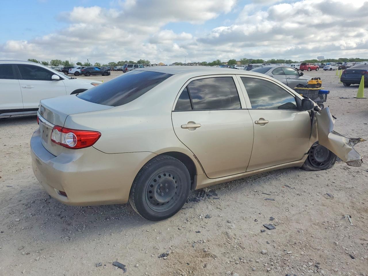 2011 TOYOTA COROLLA BASE photo 3