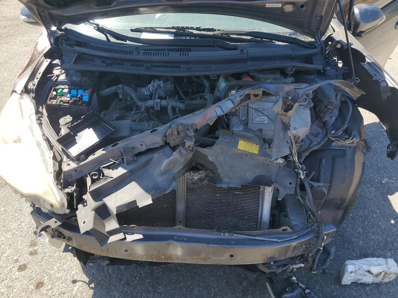 2013 TOYOTA PRIUS C FOUR photo 21