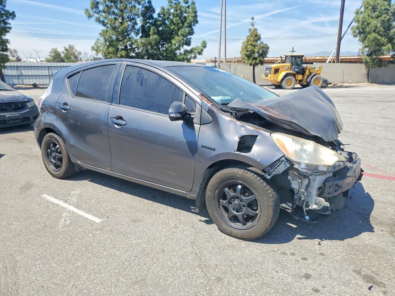 2013 TOYOTA PRIUS C FOUR photo 7