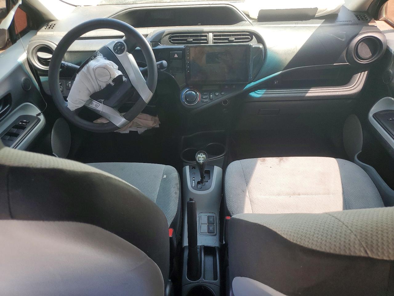 2013 TOYOTA PRIUS C FOUR photo 15