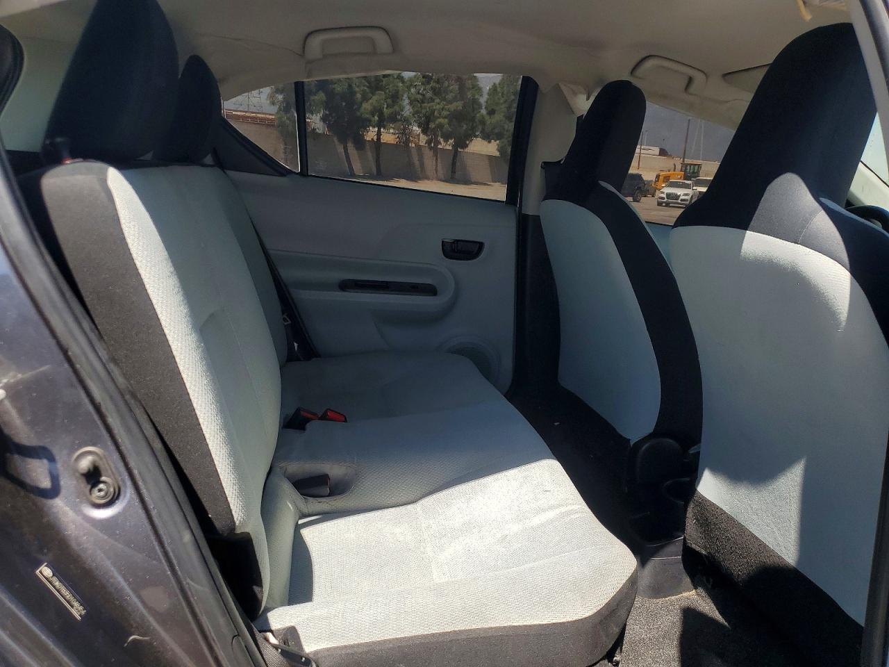 2013 TOYOTA PRIUS C FOUR photo 19