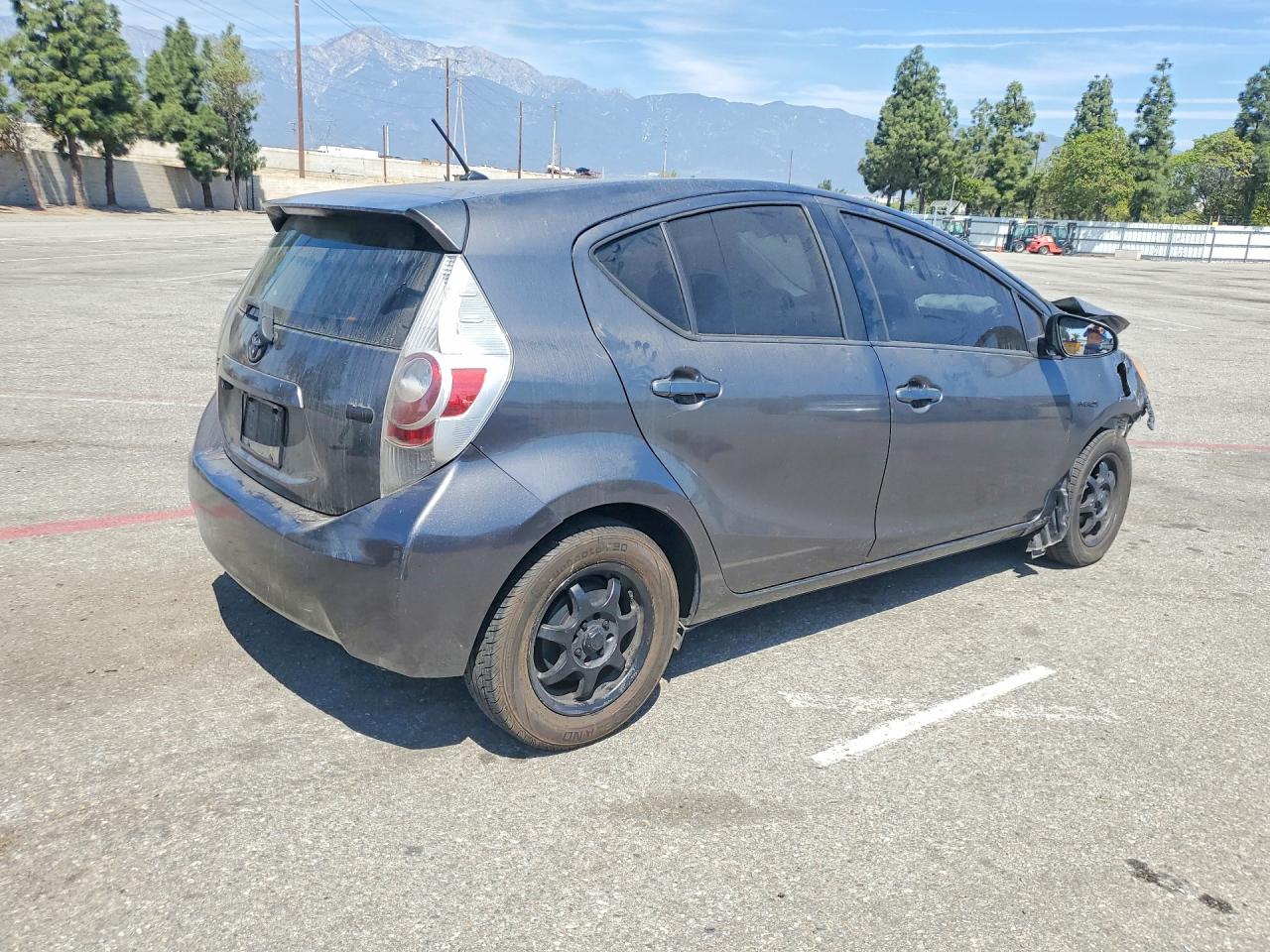 2013 TOYOTA PRIUS C FOUR photo 5