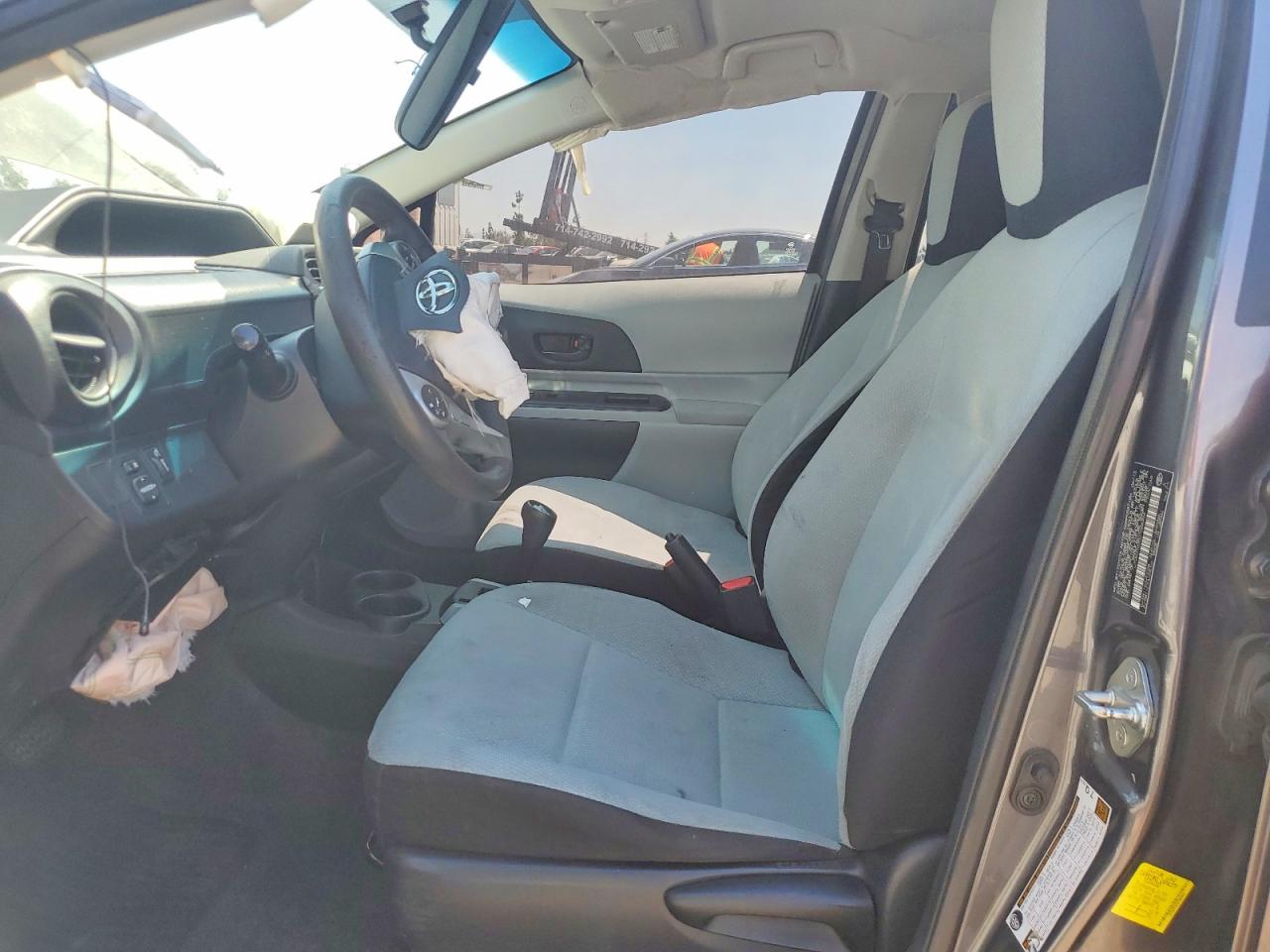 2013 TOYOTA PRIUS C FOUR photo 13