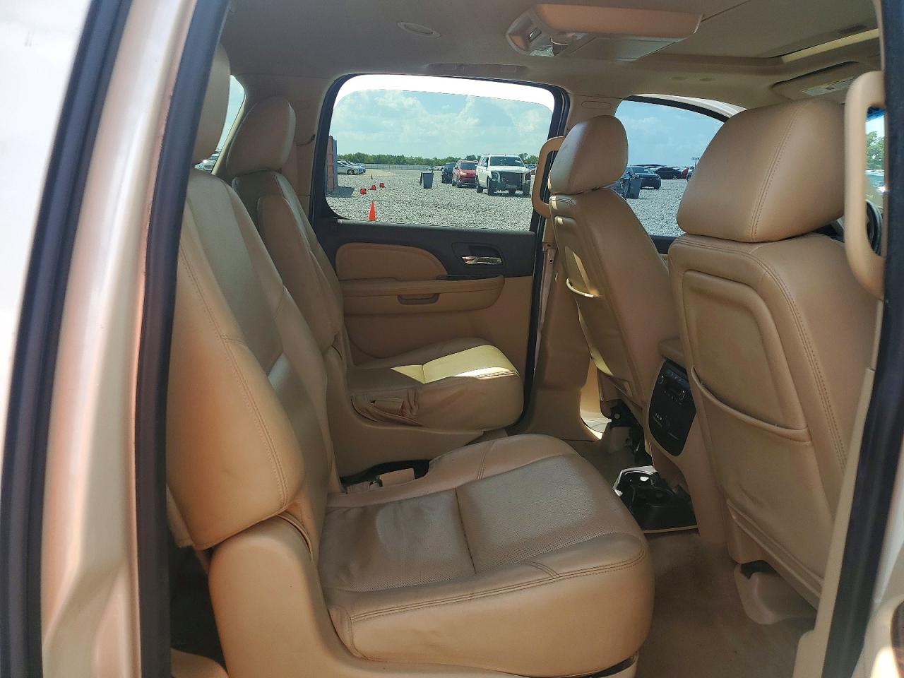 2013 GMC YUKON XL DENALI photo 19