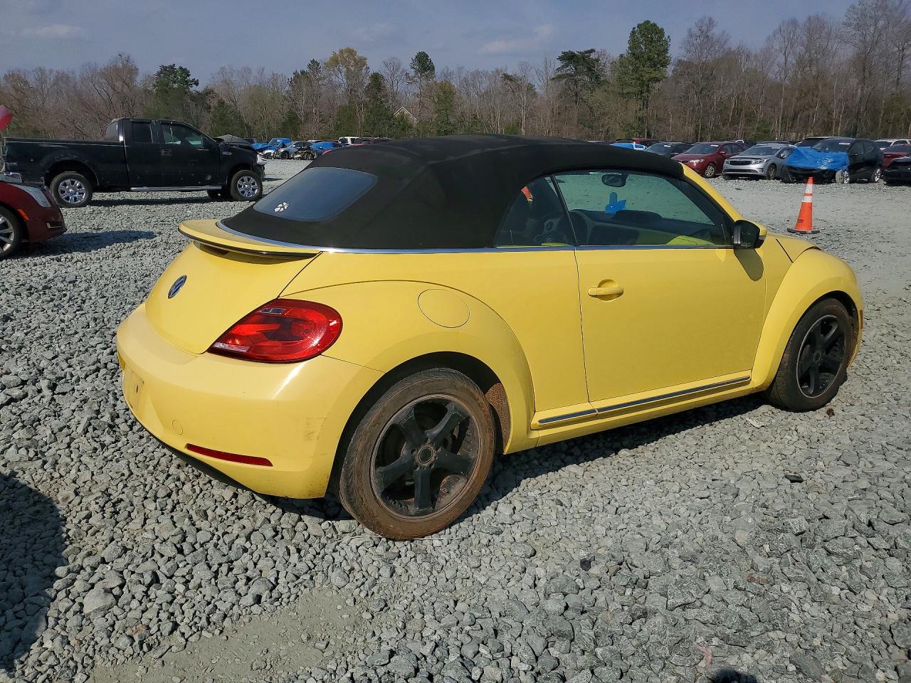 2013 VOLKSWAGEN BEETLE photo 5
