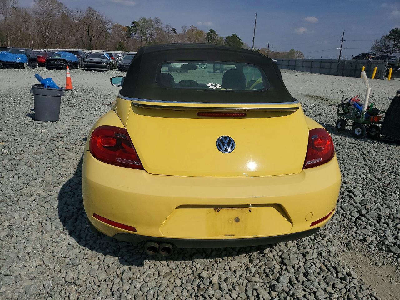 2013 VOLKSWAGEN BEETLE photo 11