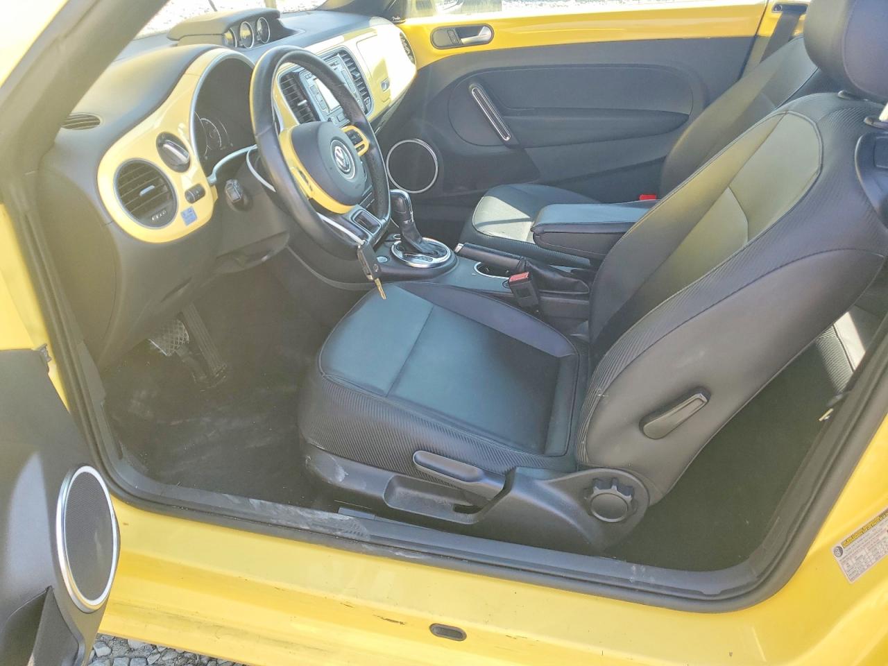 2013 VOLKSWAGEN BEETLE photo 13