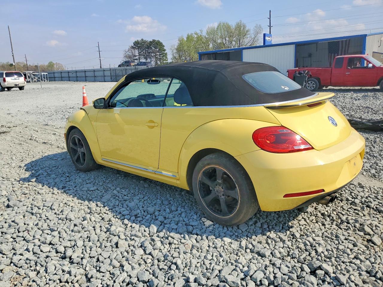 2013 VOLKSWAGEN BEETLE photo 3