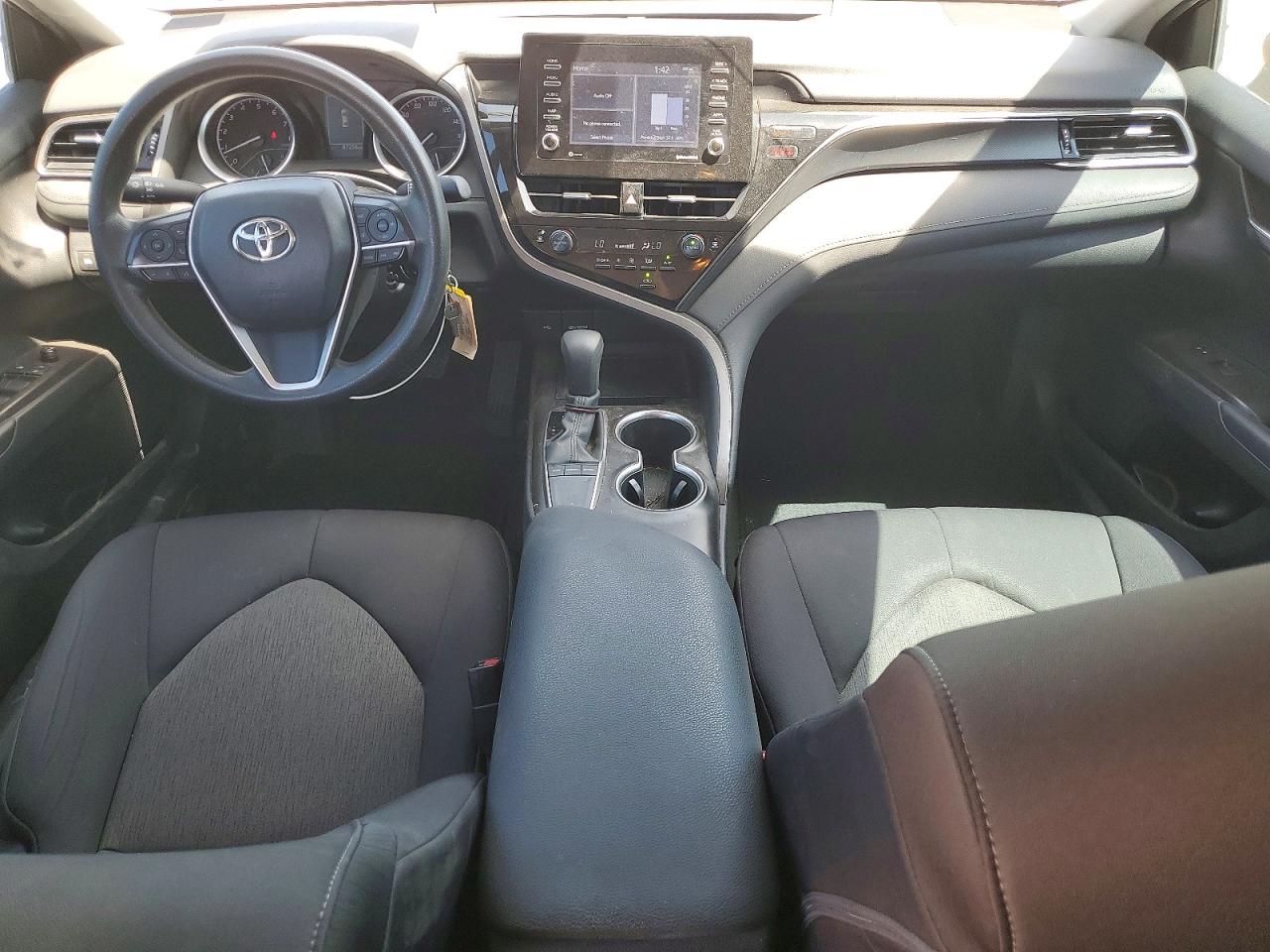 2022 TOYOTA CAMRY LE photo 22