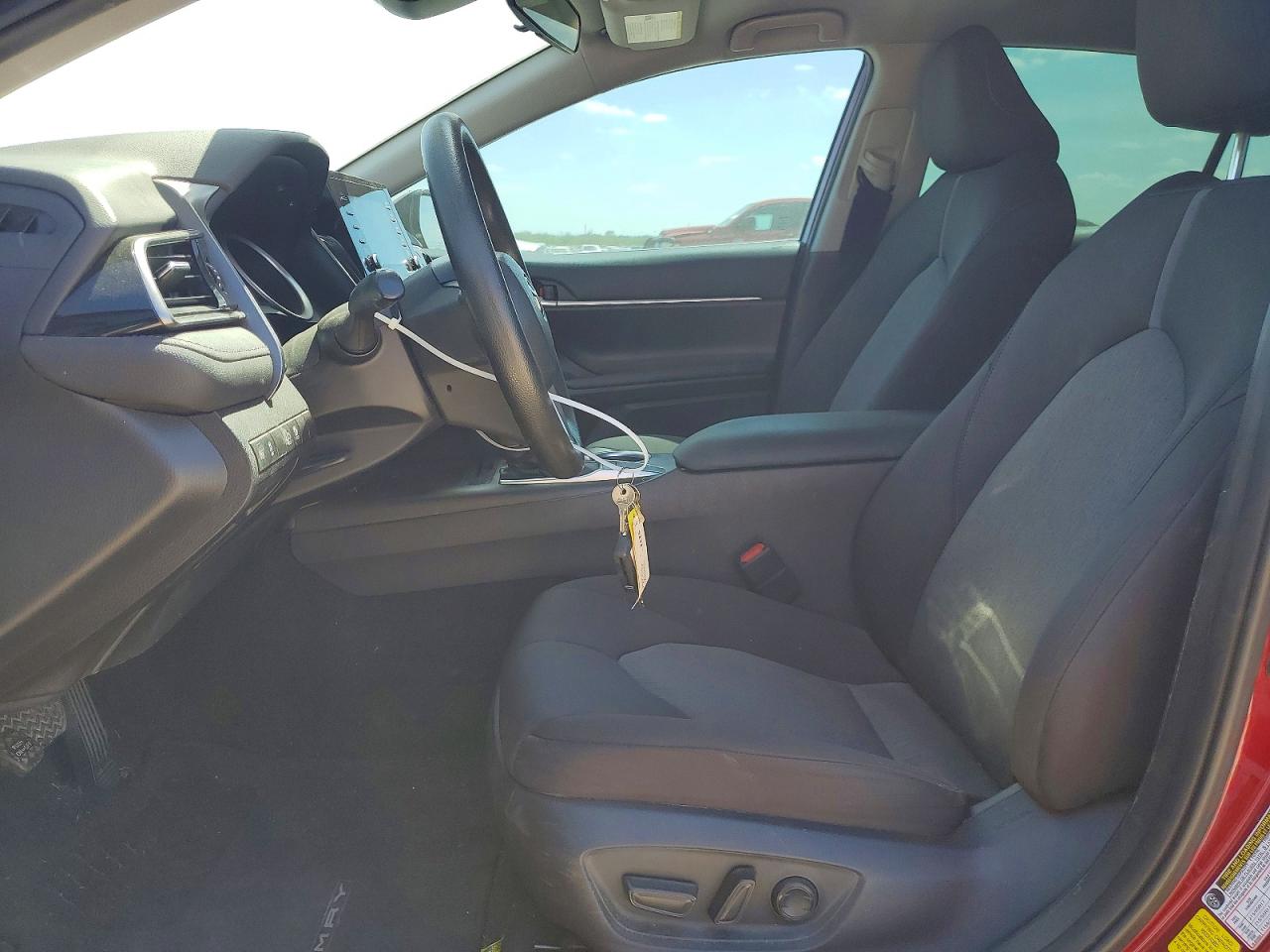 2022 TOYOTA CAMRY LE photo 19
