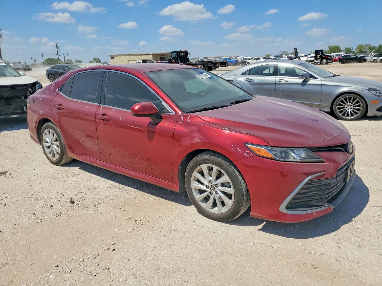 2022 TOYOTA CAMRY LE photo 10