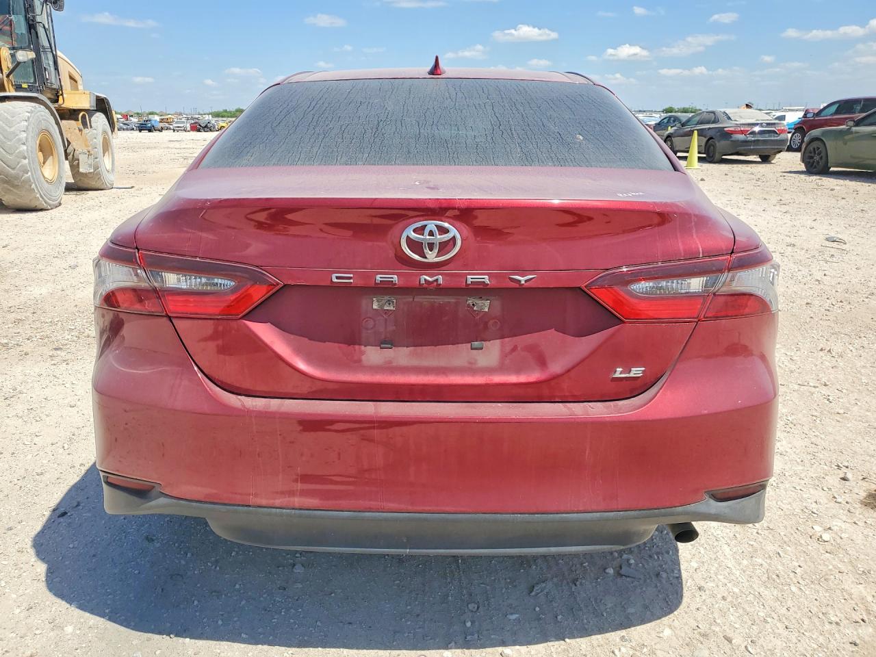 2022 TOYOTA CAMRY LE photo 16