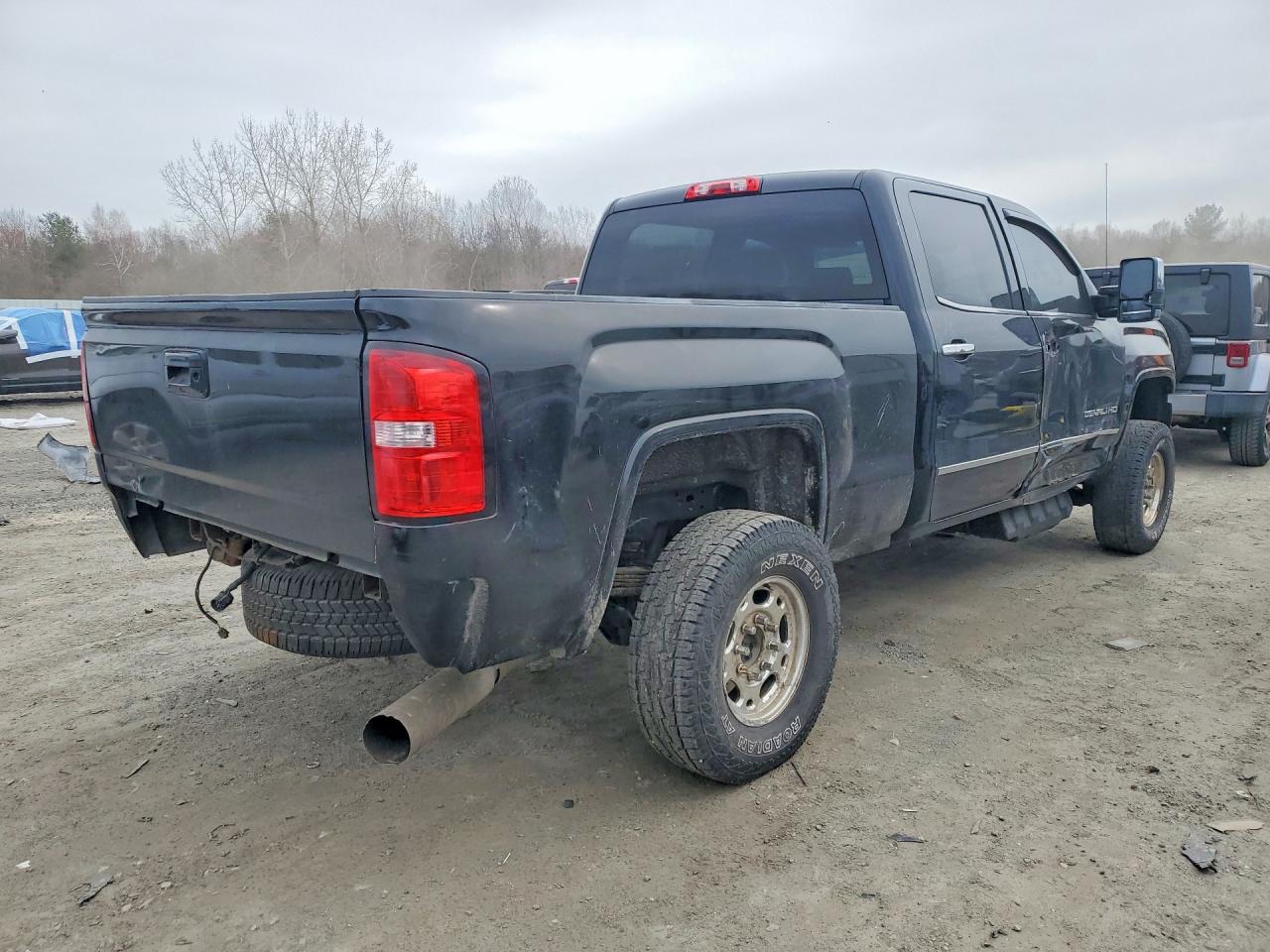 2017 GMC SIERRA K2500 DENALI photo 3