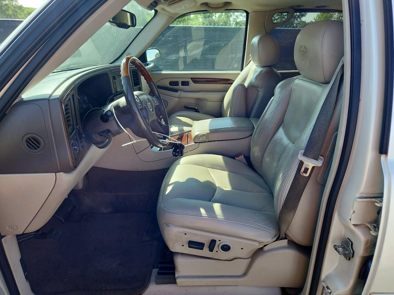 2004 CADILLAC ESCALADE LUXURY photo 7