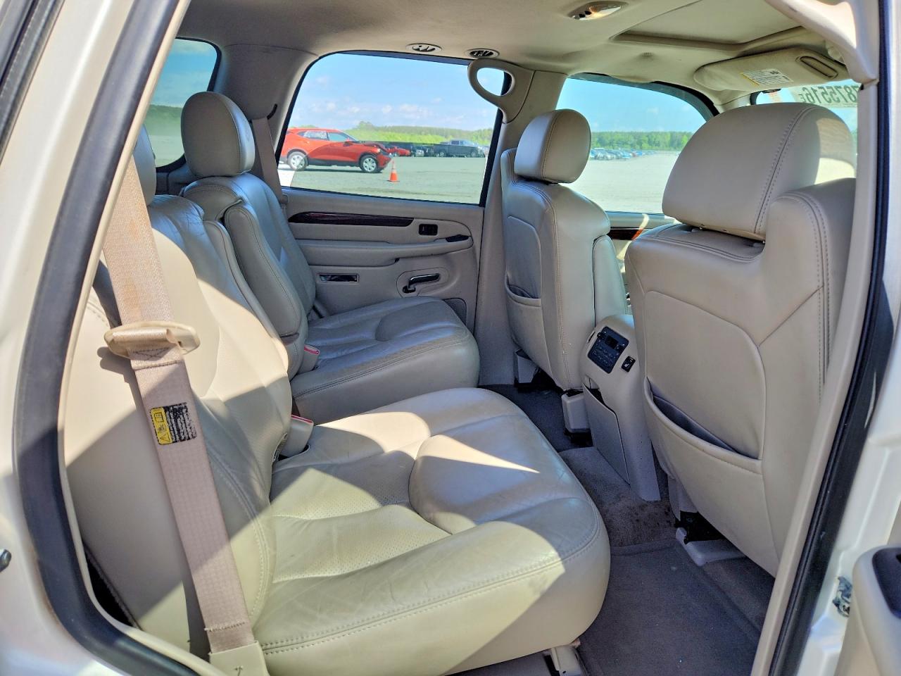 2004 CADILLAC ESCALADE LUXURY photo 11
