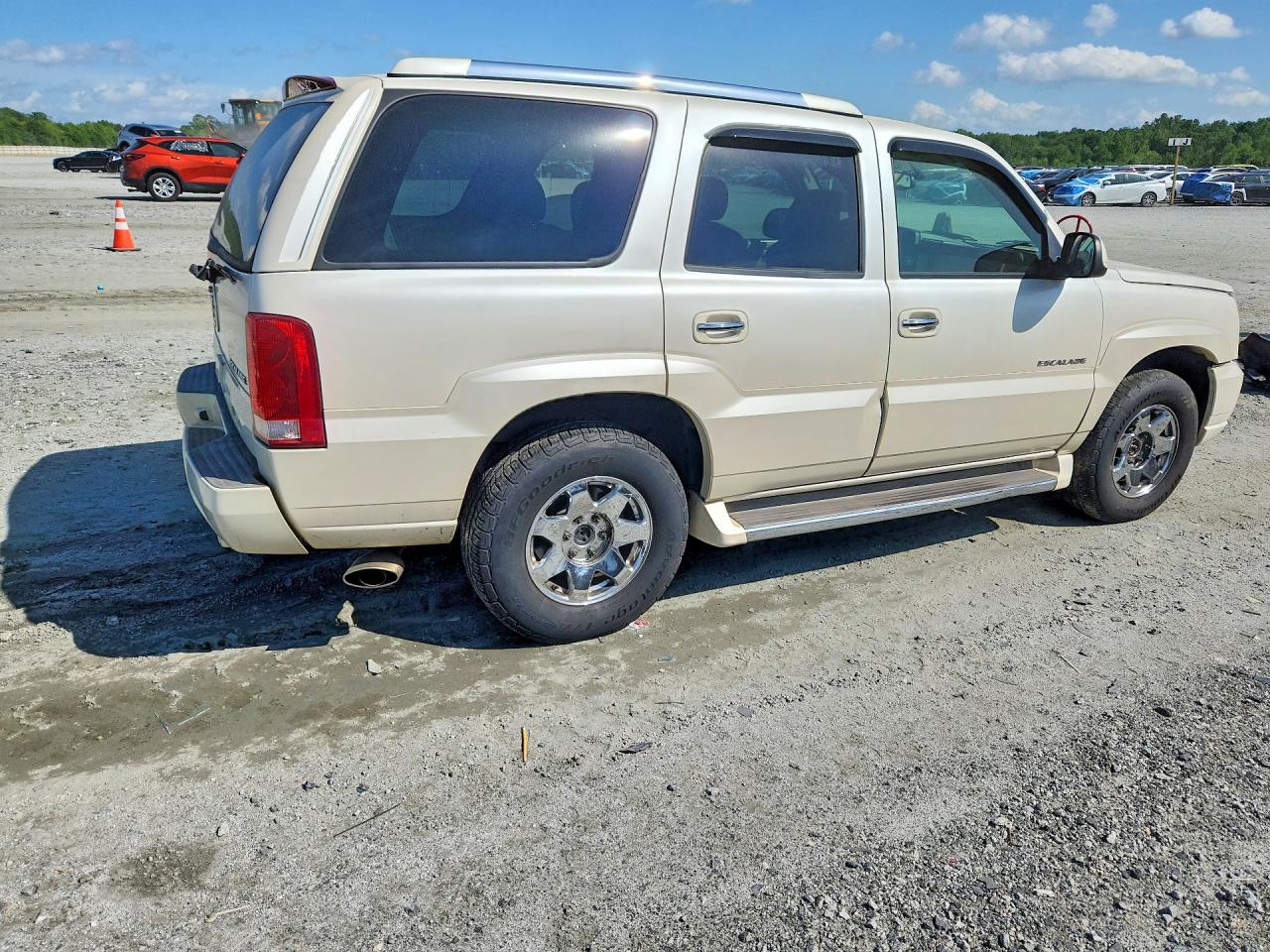2004 CADILLAC ESCALADE LUXURY photo 3