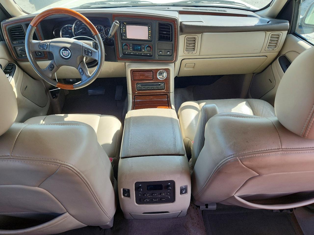 2004 CADILLAC ESCALADE LUXURY photo 8