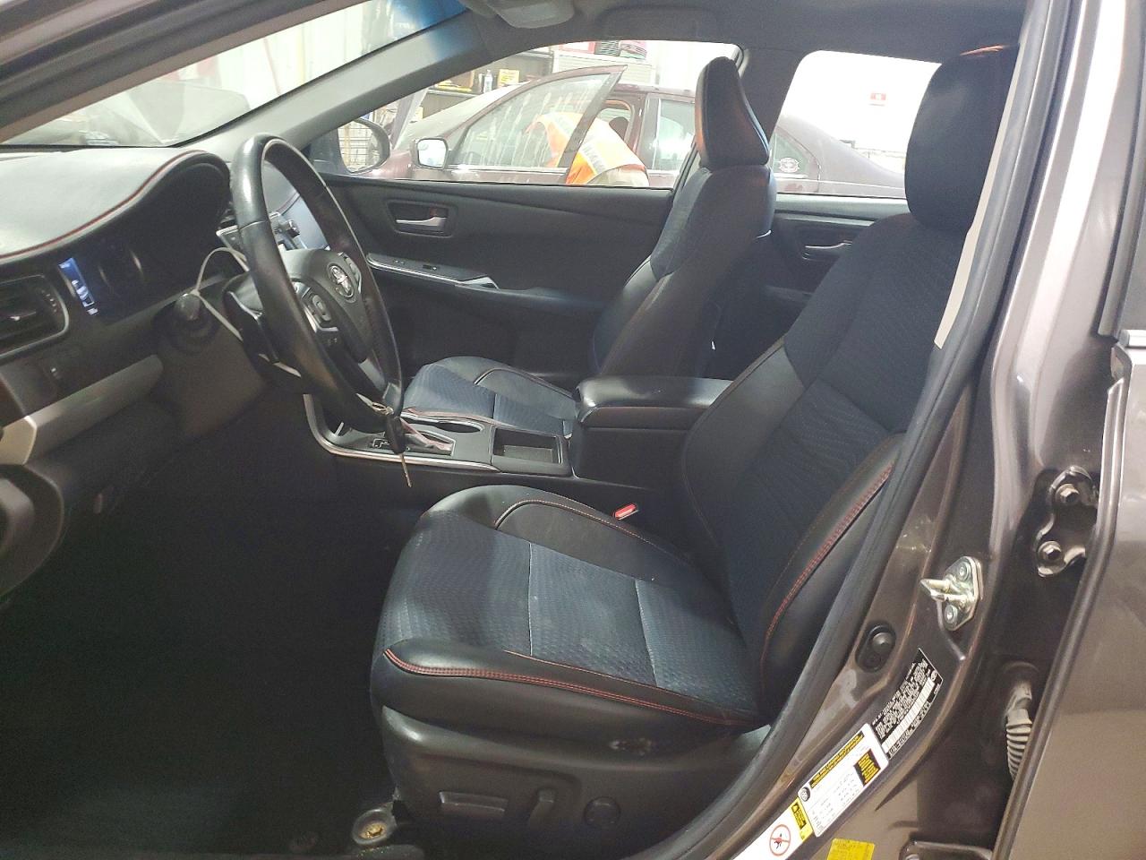 2015 TOYOTA CAMRY SE photo 13