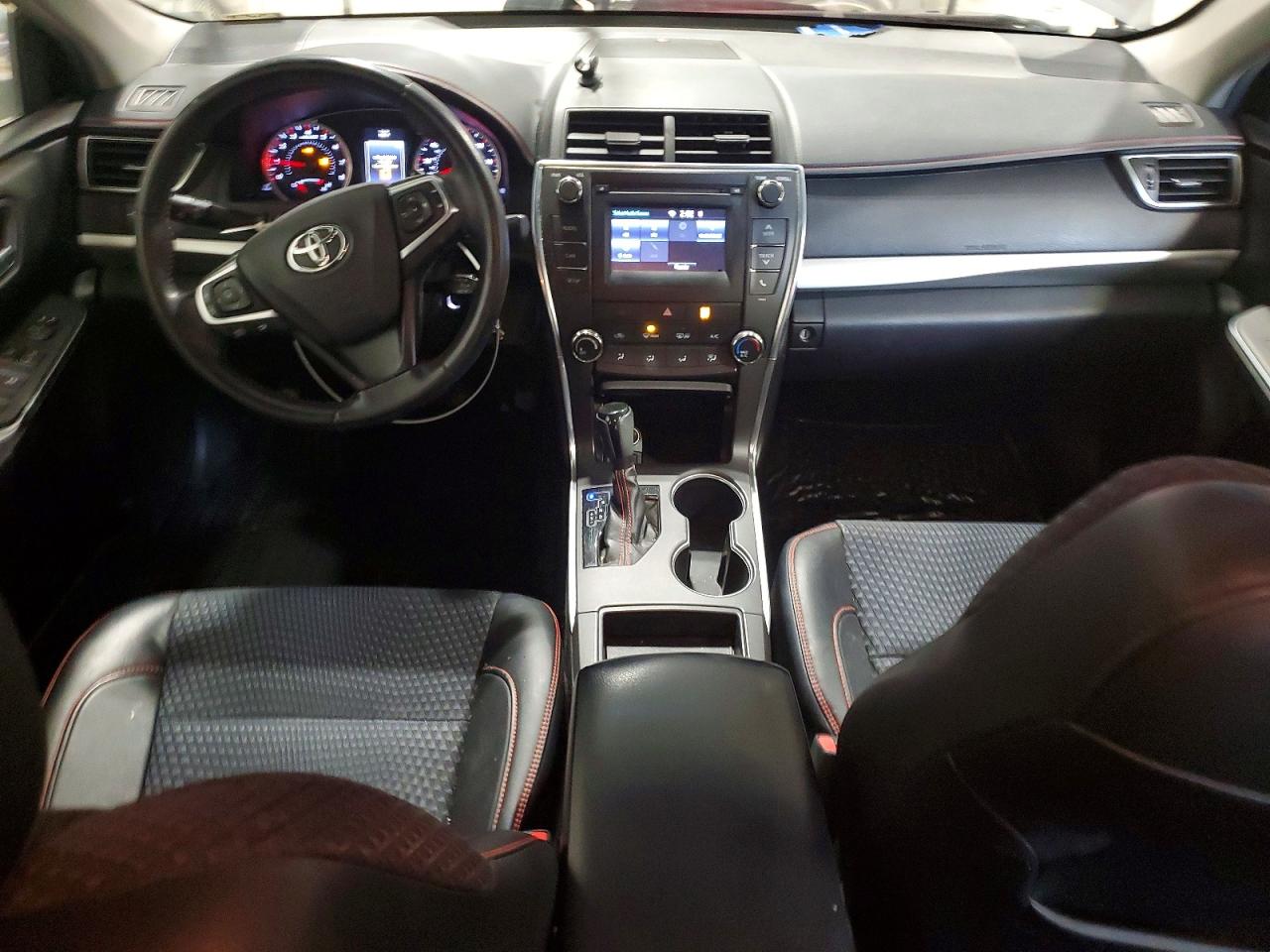 2015 TOYOTA CAMRY SE photo 15