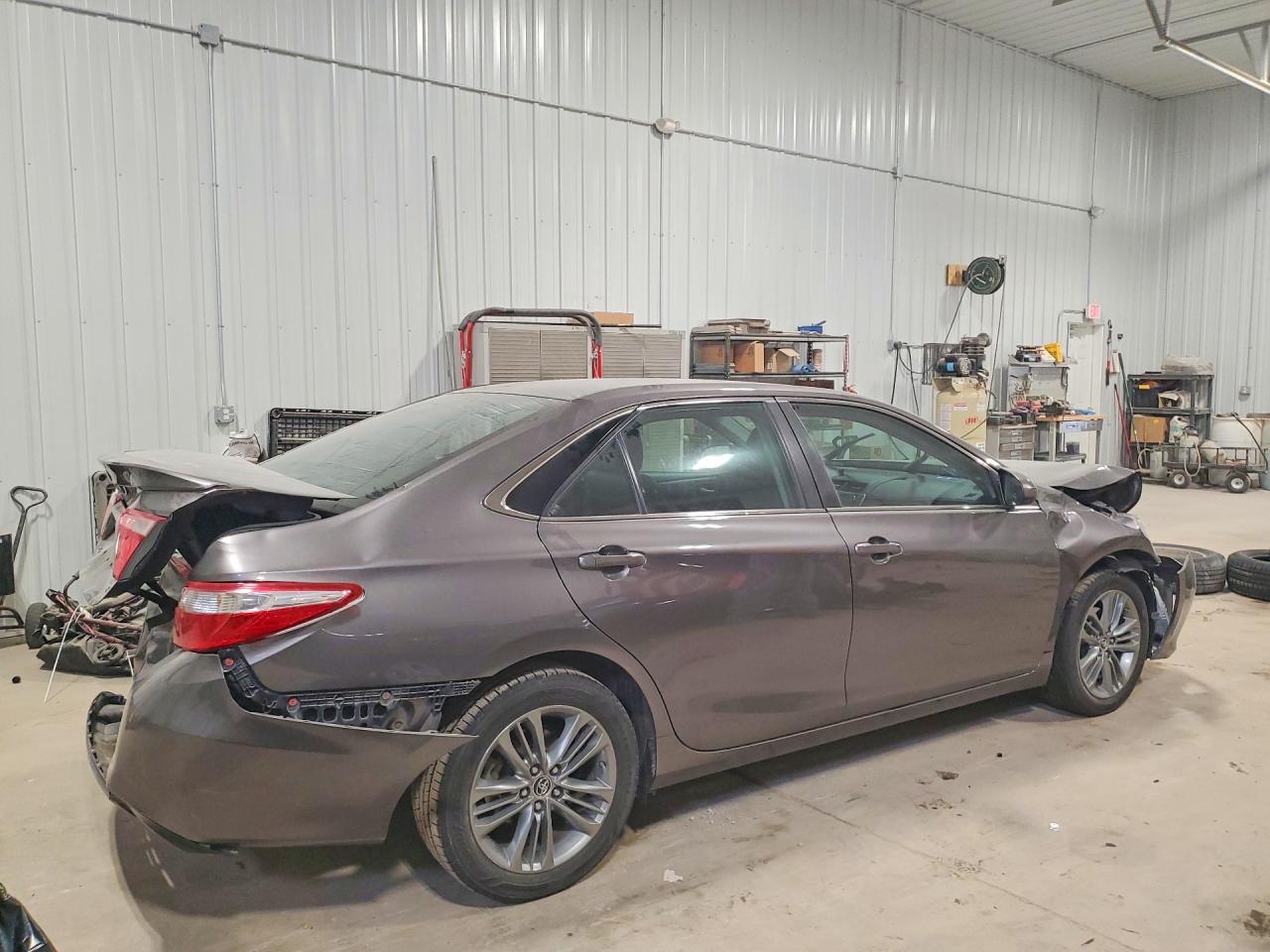 2015 TOYOTA CAMRY SE photo 5