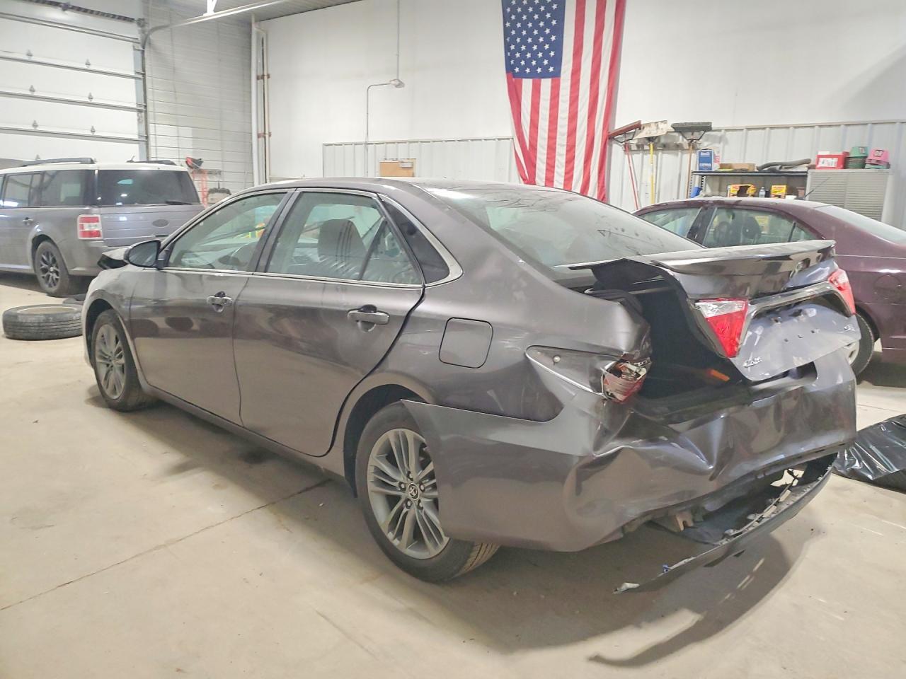 2015 TOYOTA CAMRY SE photo 3