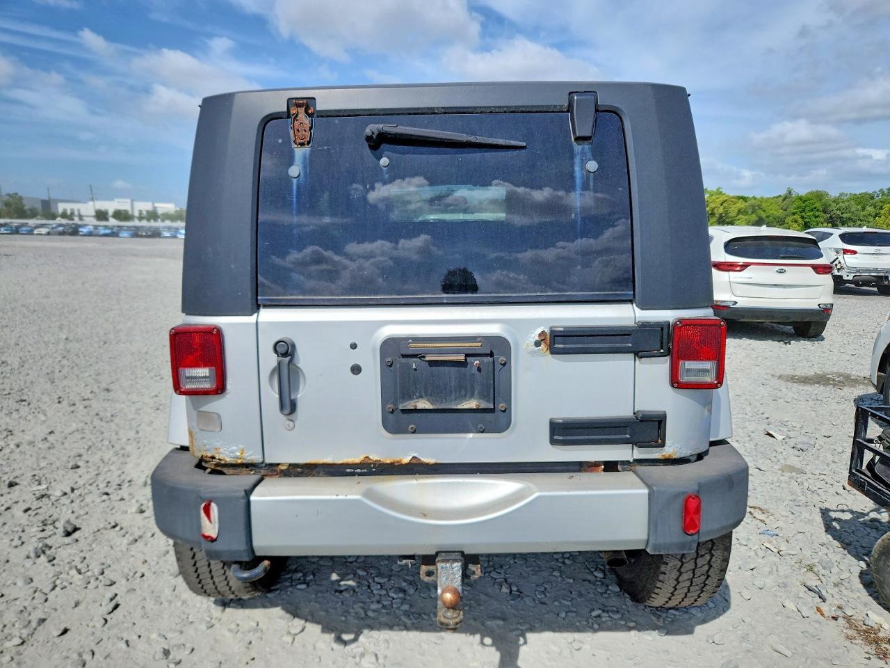 2010 JEEP WRANGLER SAHARA photo 16