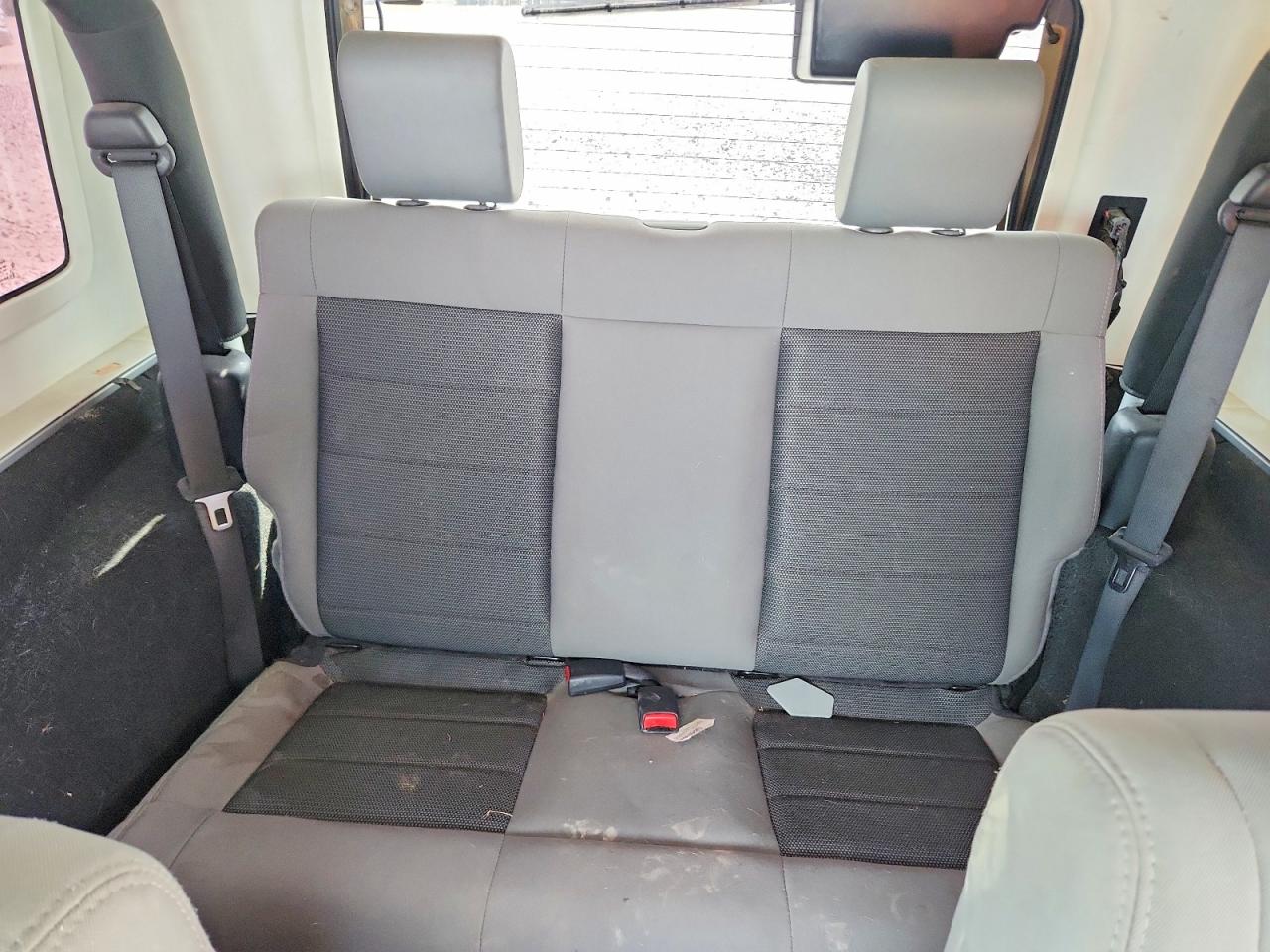 2010 JEEP WRANGLER SAHARA photo 28