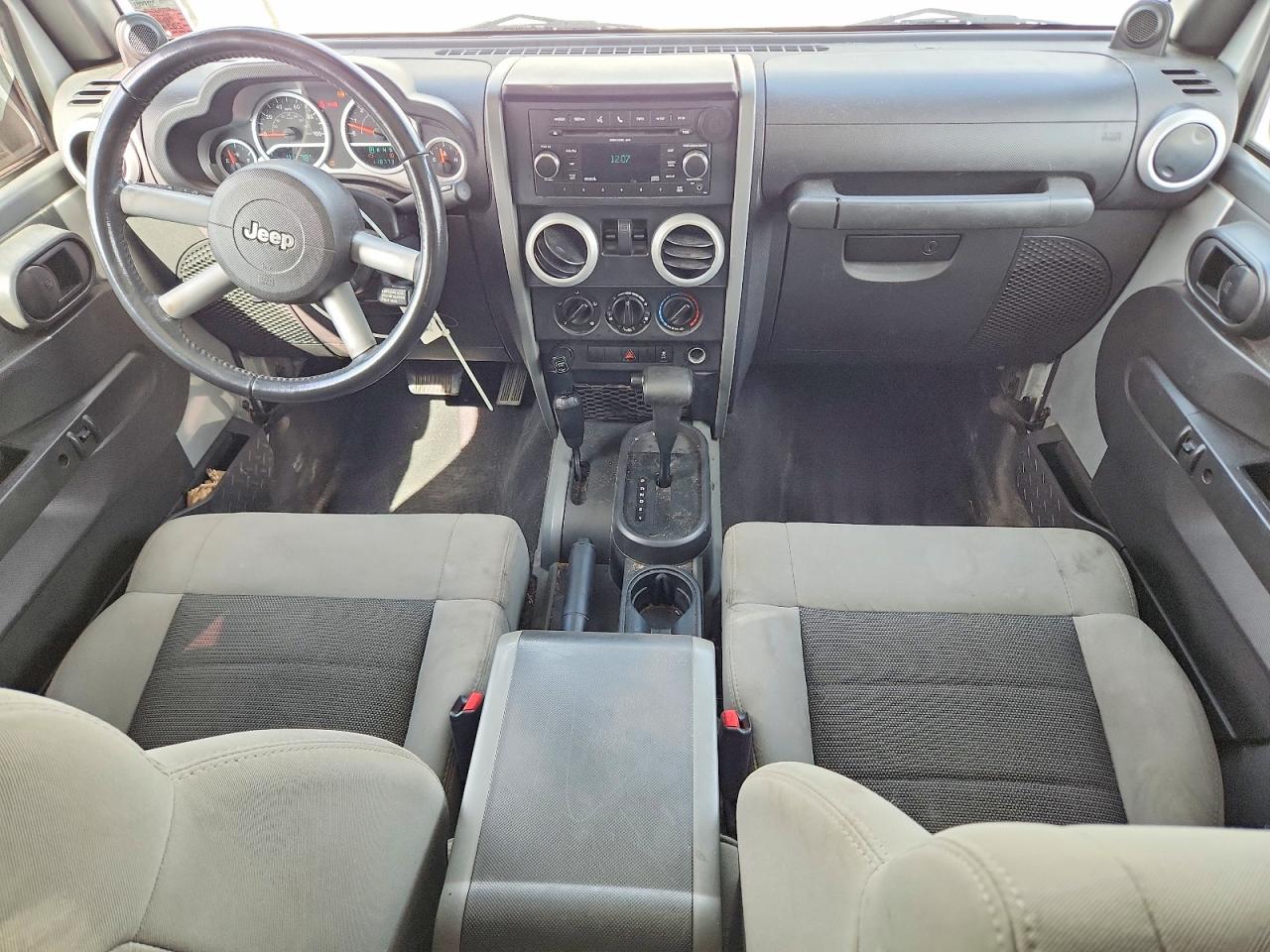 2010 JEEP WRANGLER SAHARA photo 22