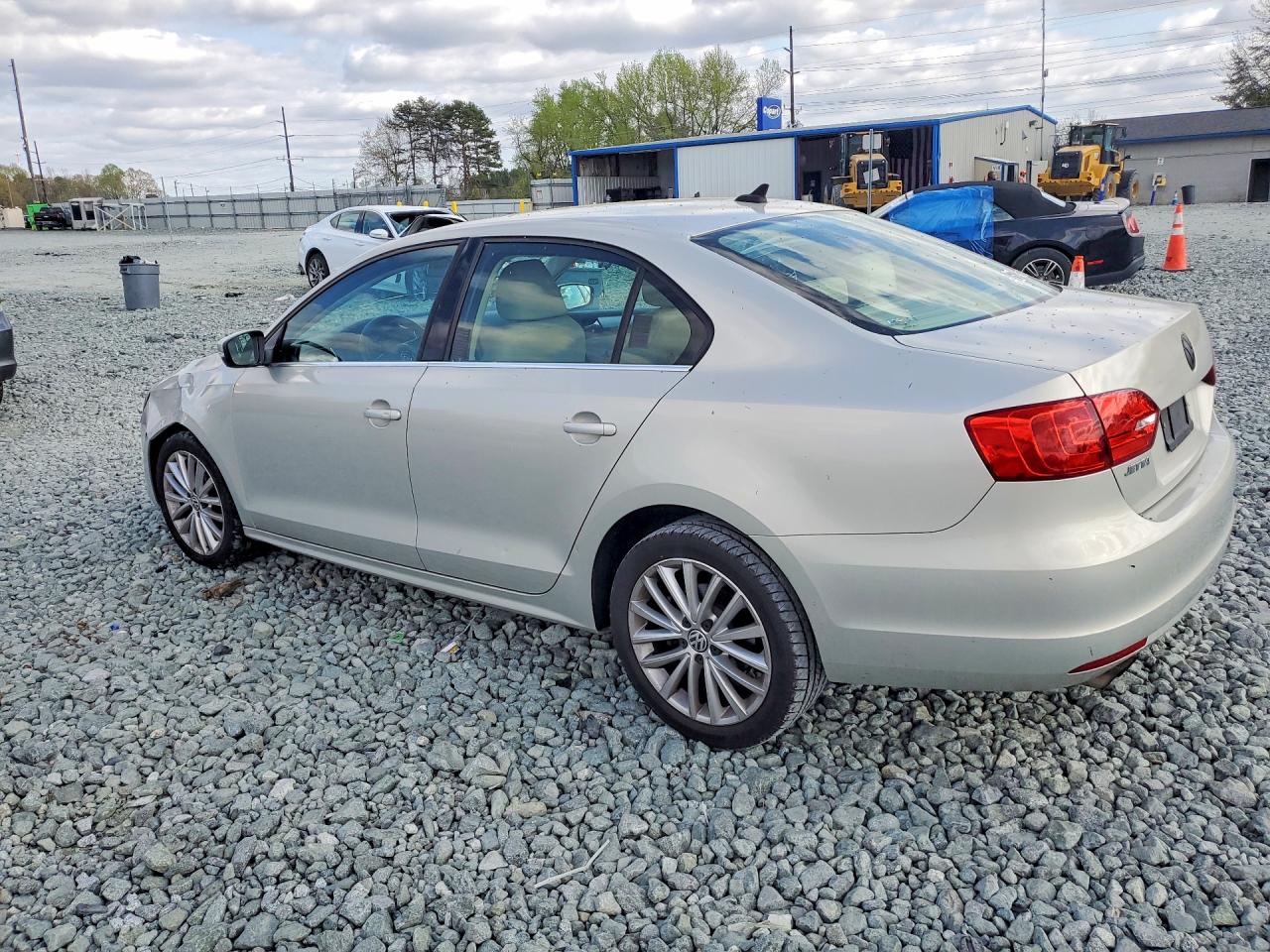 2011 VOLKSWAGEN JETTA SEL photo 3