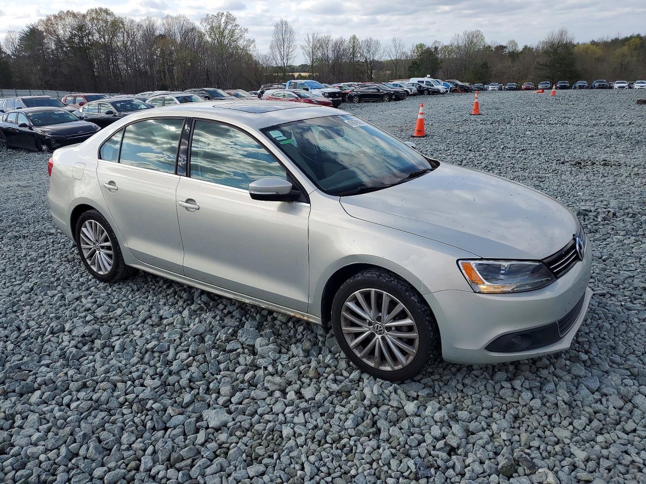 2011 VOLKSWAGEN JETTA SEL photo 7