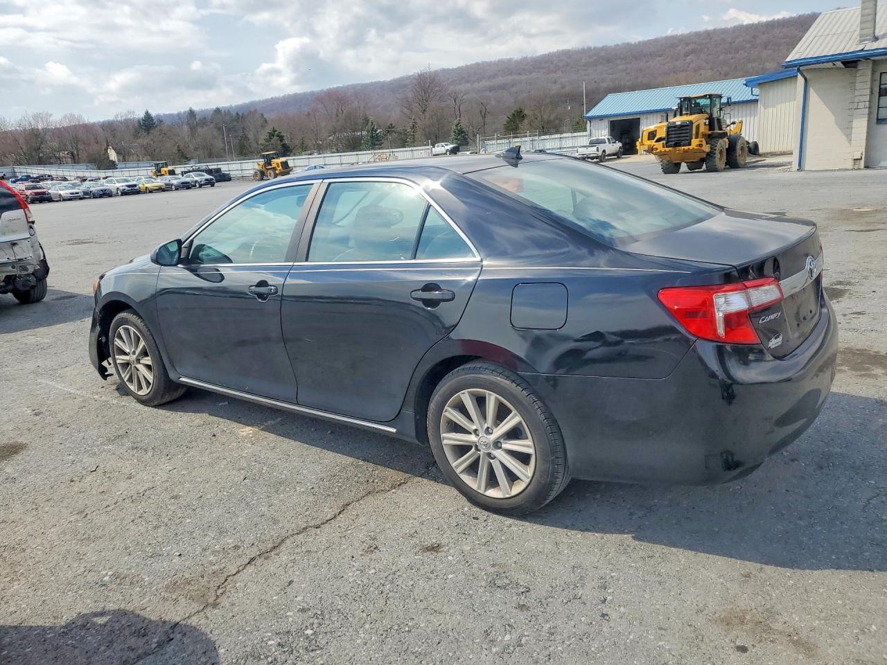 2013 TOYOTA CAMRY photo 3