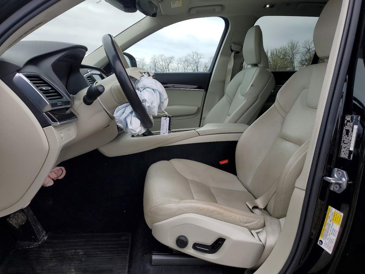 2019 VOLVO XC90 T6 MOMENTUM photo 7