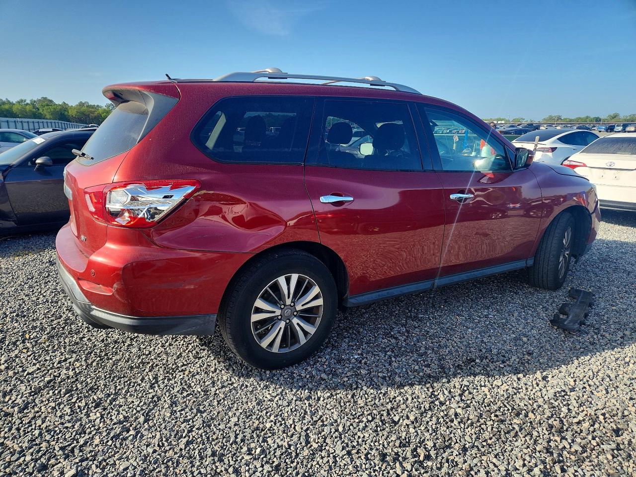 2017 NISSAN PATHFINDER SV photo 3