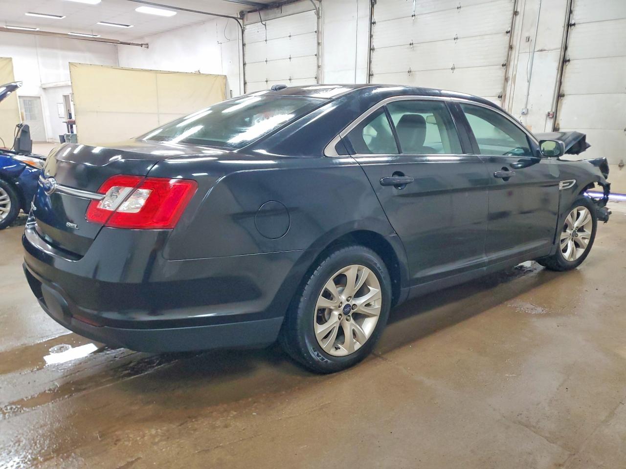 2010 FORD TAURUS SEL photo 3