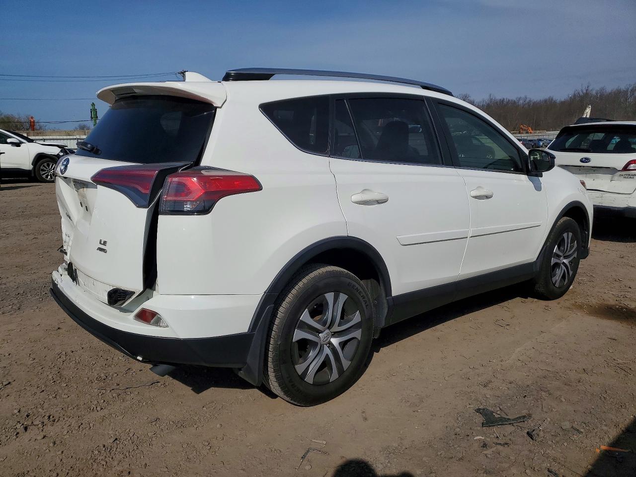 2017 TOYOTA RAV4 LE photo 5