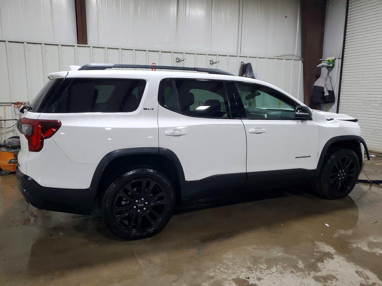 2023 GMC ACADIA SLT photo 3